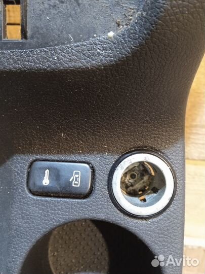 Консоль центральная (тоннель) Skoda Yeti 1.8 tsi 4