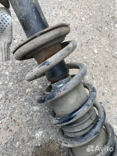 Стойки амортизатора toyota mark ll