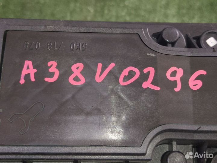 Кулиса АКПП в сборе с тросиком на Audi A3 (8V1)