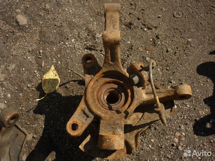Поворотный кулак правый Шевроле Авео Т250/200