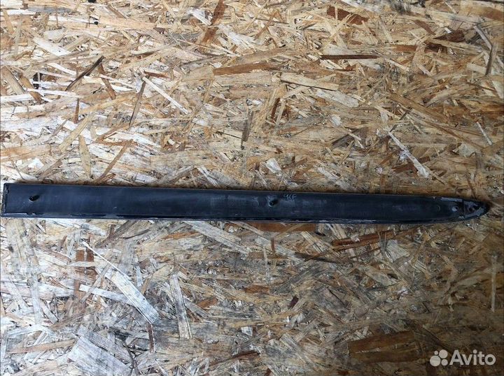 Молдинг двери передние правой Nissan Almera