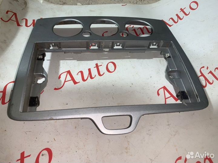 Рамка магнитолы Ford Focus 2