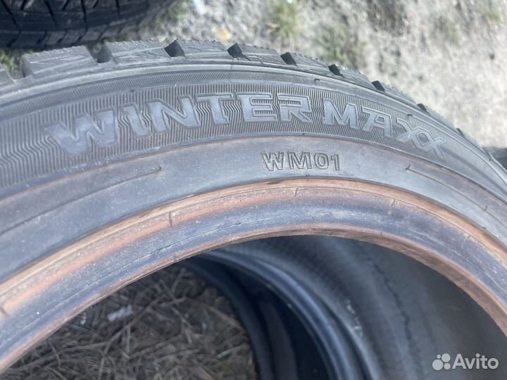 Dunlop Winter Maxx WM01 235/45 R17