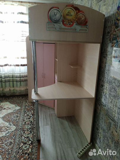 Детская кровать чердак со столом и шкафом