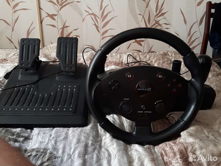 Игровой руль с педалями