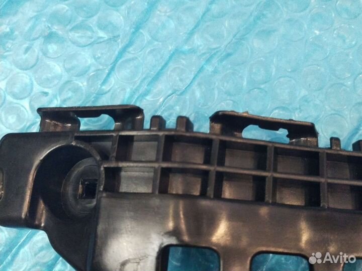 Кронштейн Королла 180 передний правый Новый