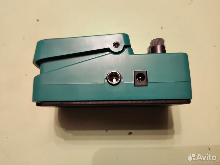 Гитарный компрессор Behringer CS400 сост новой