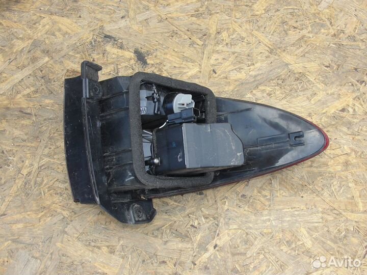 Фонарь задний Toyota Estima 2