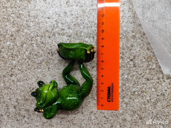 Лягушка подсвечник