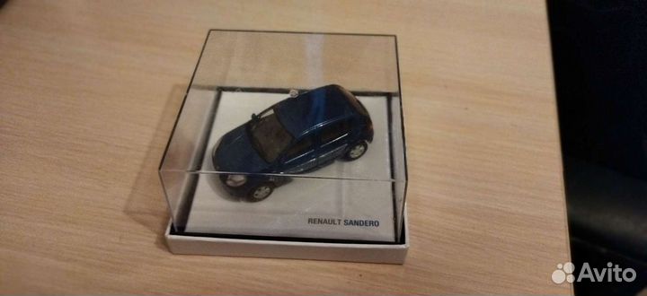 Модель 1/43 Renault Sandero 2008 синий мет