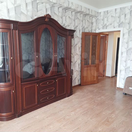 3-к. квартира, 100 м², 2/4 эт.