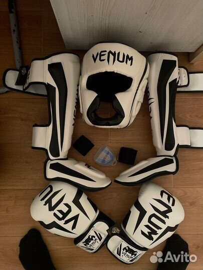 Боксерские перчатки