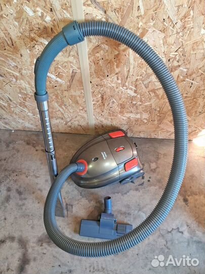 Бытовой пылесос 
