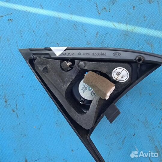 Крышка зеркала внутренняя правая с динамиком Kia