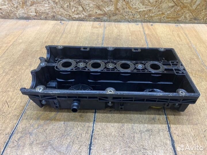 Крышка клапанов Opel Zafira B Z16XE1 2008