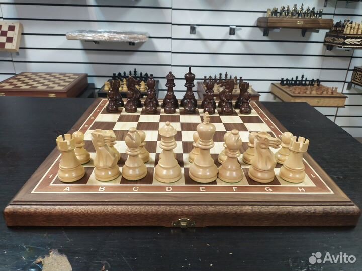 Шахматы эндшпиль с доской из ореха