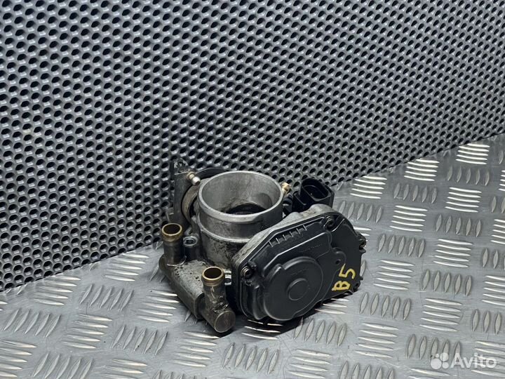 Заслонка дроссельная Volkswagen Passat B5