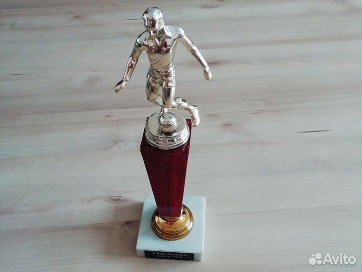 Продам кубок приз футболист