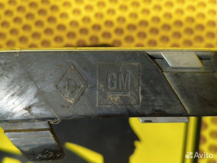 Накладка противотуманной фары передняя левая Opel