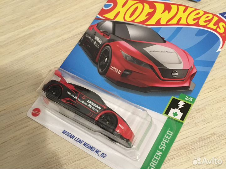 Коллекционная модель hot wheels nissan leaf nismo