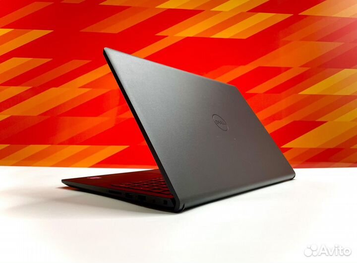 Ноутбук Dell Vostro 15 / Core i5 / SSD