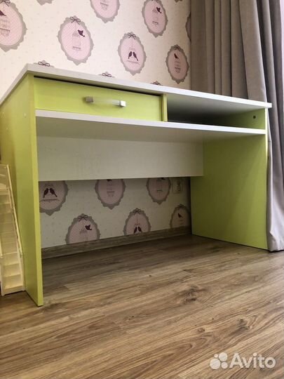 2-х ярусная кровать, стол, полка (матрац)