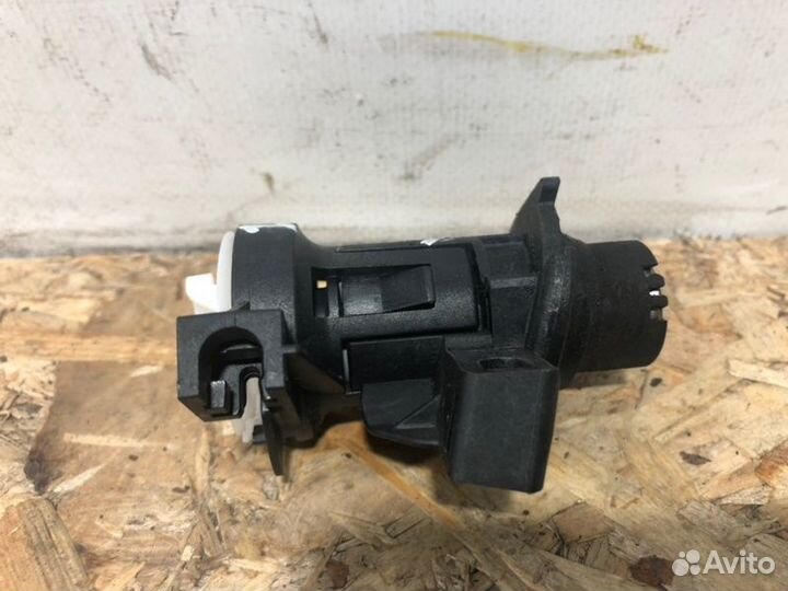 Личинка замка багажника Mercedes-Benz C-Class W204