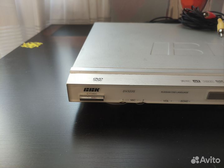 DVD плеер BBK DV323S с караоке