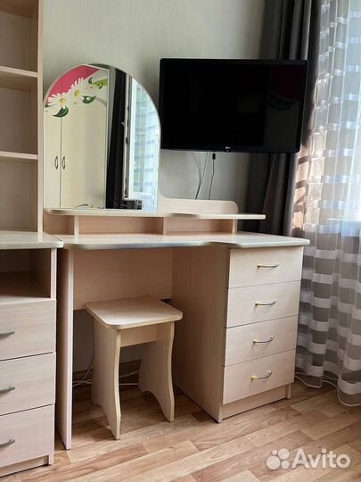 Туалетный столик с зеркалом бу