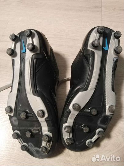 Футбольные бутсы