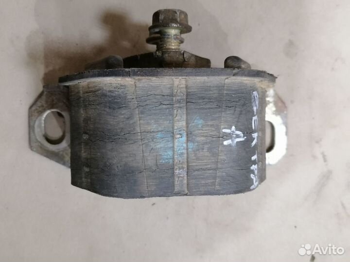 Подушка двигателя задняя Opel Vectra A 1988-1995