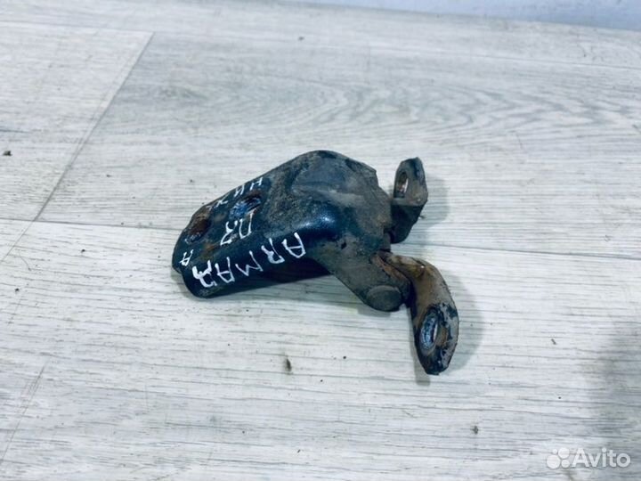 Петля двери передняя правая Nissan Armada SUV