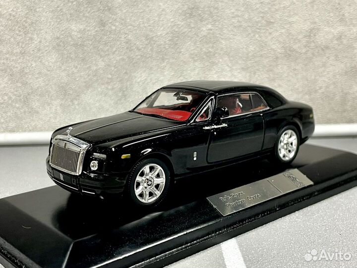 Редкая модель Rolls-Royce Phantom Black 1:43