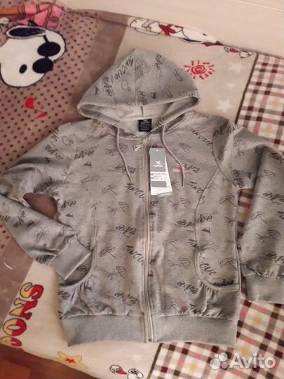 Костюмы спортивные новыe