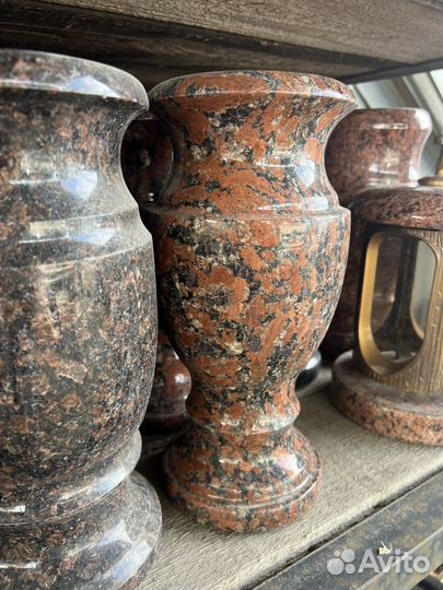 Вазы гранитные