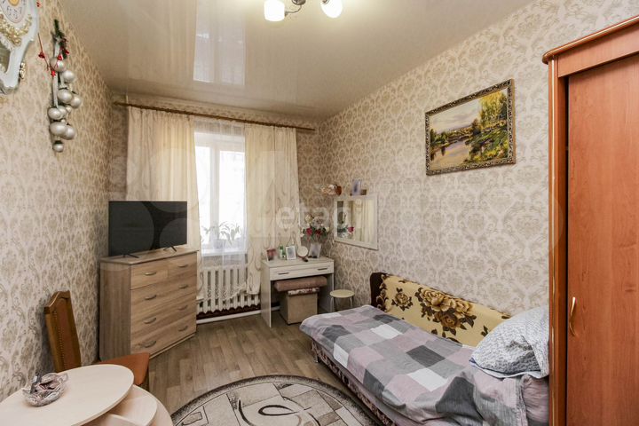 Комната 49 м² в 2-к., 1/2 эт.