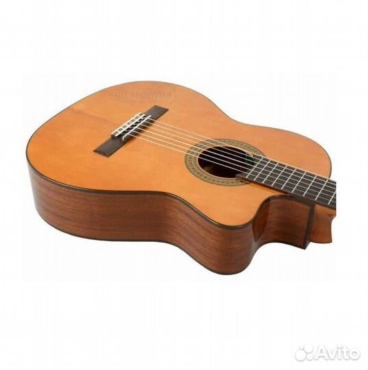 Электроакустическая классическая гитара Admira Jua