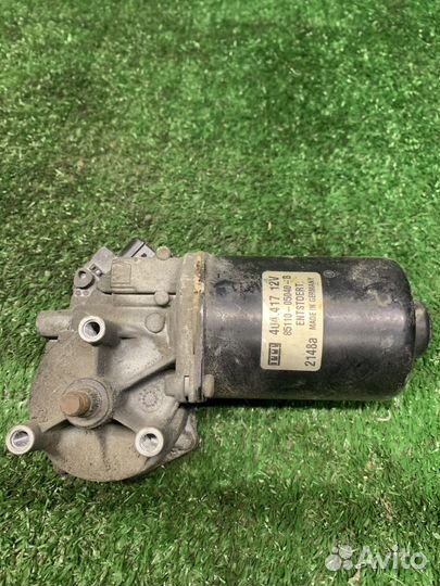 Моторчик передних стеклоочистителей Toyota Avensis