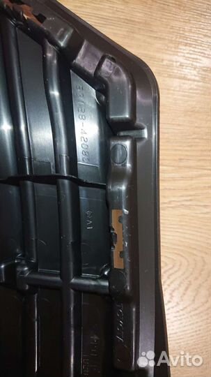 Решётка бампера нижняя левая Toyota Rav4 12