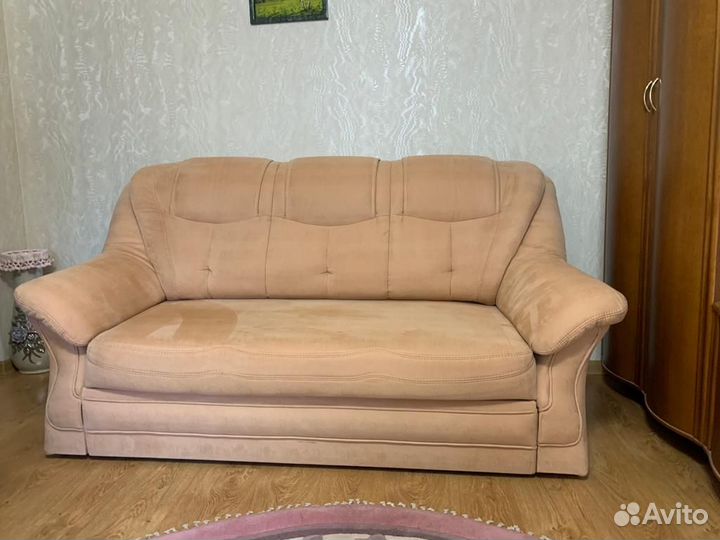 Продается диван и два кресла