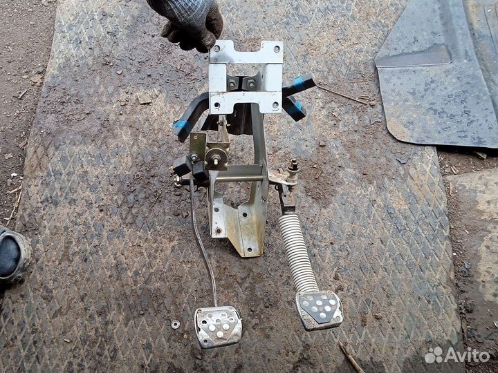 Педаль сцепление тормоза на Газель