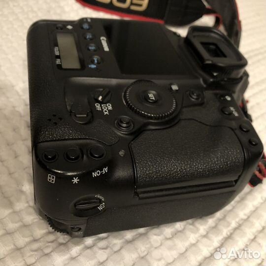 Зеркальный фотоаппарат Canon 1D X хороший комплект