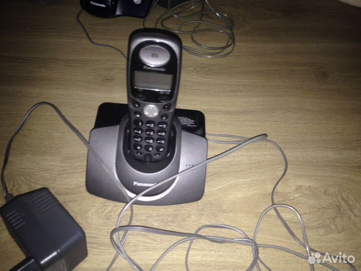 Телефон Panasonic с переносной трубкой