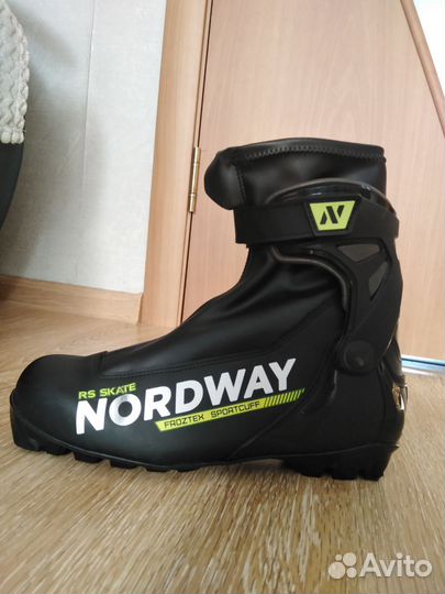 Лыжные ботинки коньковые Nordway