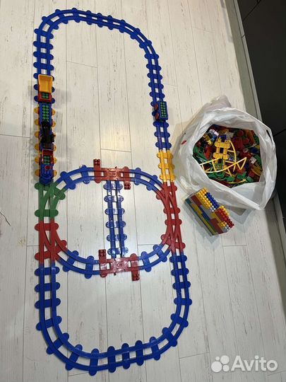 Конструктор с железной дорогой б/у