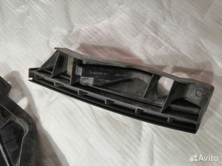 Крепление бампера переднее Volkswagen Touran 1