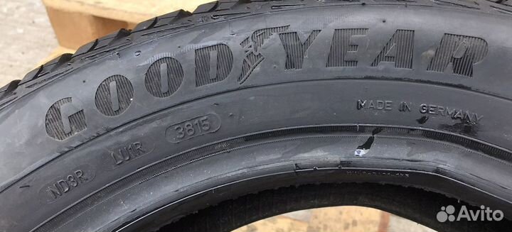 Goodyear UltraGrip Ice 2 215/55 R17 98T