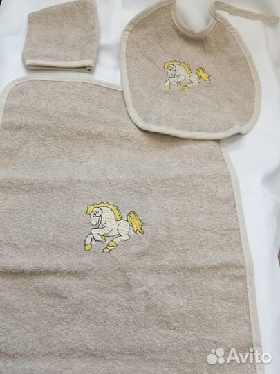 Подарочный набор на рождение малыша: халат, уголок