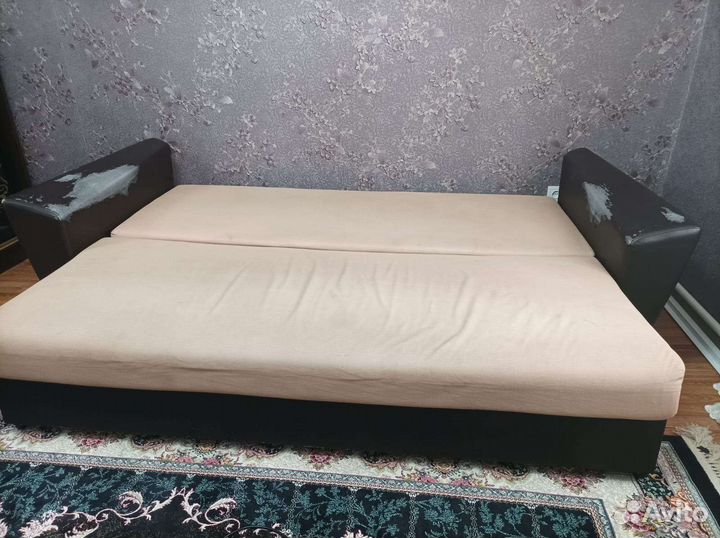 Диван