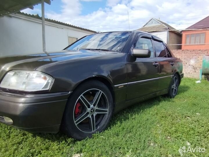 Mercedes-Benz C-класс 1.8 МТ, 1996, битый, 280 000 км